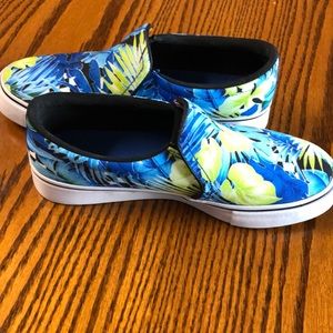 Women’s Nike size 6